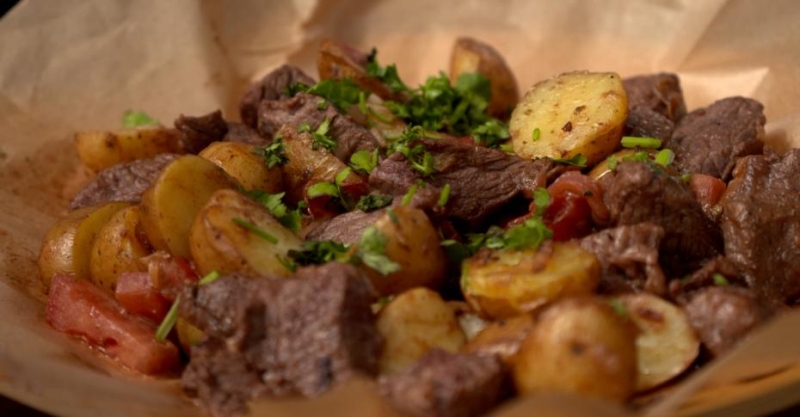 Бургеры с манго, оджахури и баранина с наршарабом