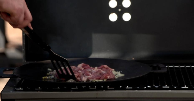 Бургеры с манго, оджахури и баранина с наршарабом