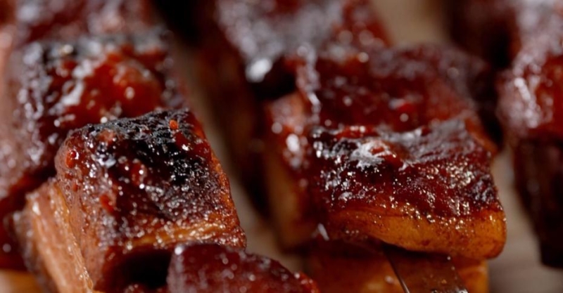 Свиная грудинка в азиатском стиле и закуска из лаваша