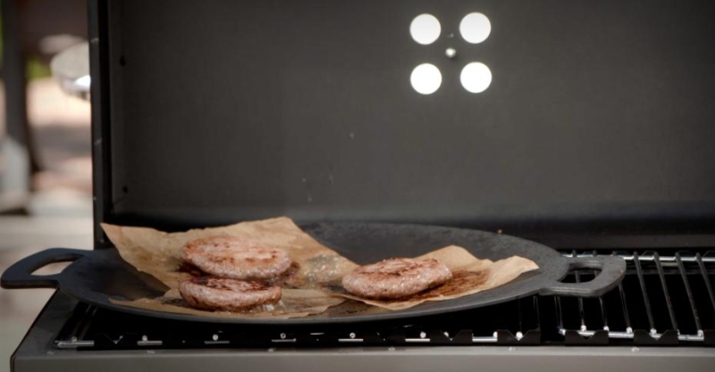 Бургеры с манго, оджахури и баранина с наршарабом