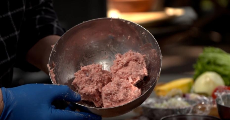 Бургеры с манго, оджахури и баранина с наршарабом