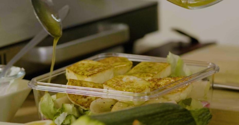 Зелёный салат с грушей