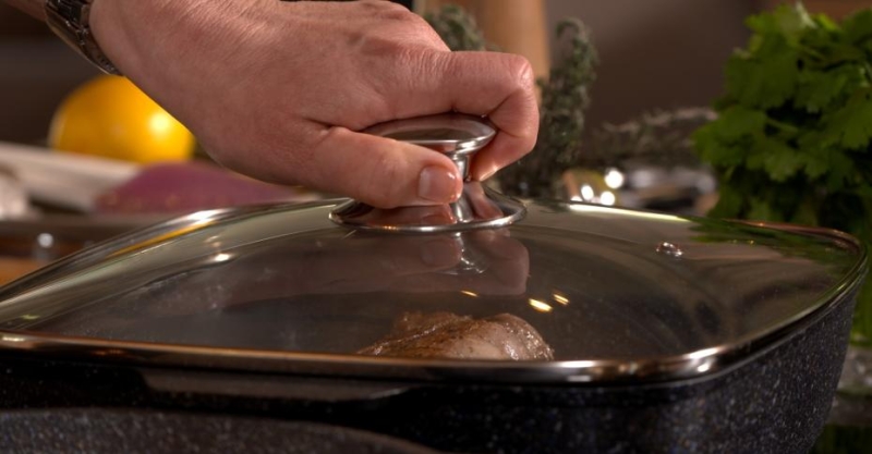 Телятина на салатных листьях