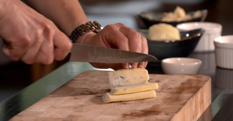 Груши, запечённые с горгонзолой