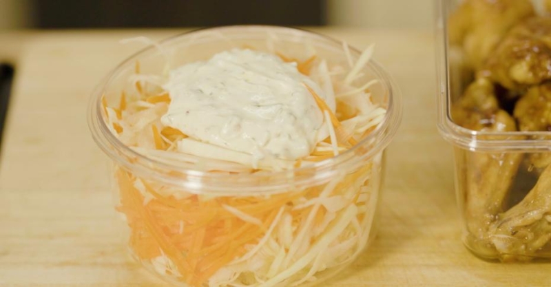 Хрустящий салат из капусты и моркови