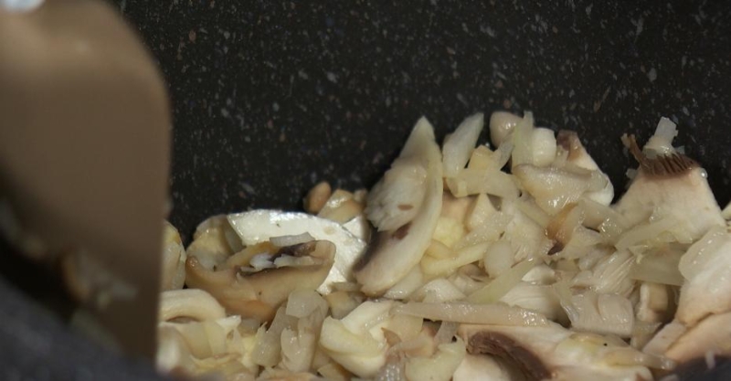 Булгур с грибами и яйцо по-шотландски