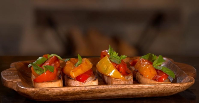 Брускетты с пеперонатой
