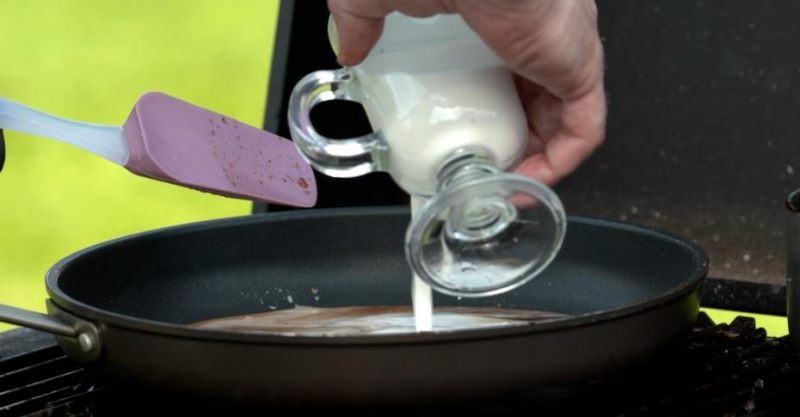 Стейк рибай с перечным соусом и салат с картофелем