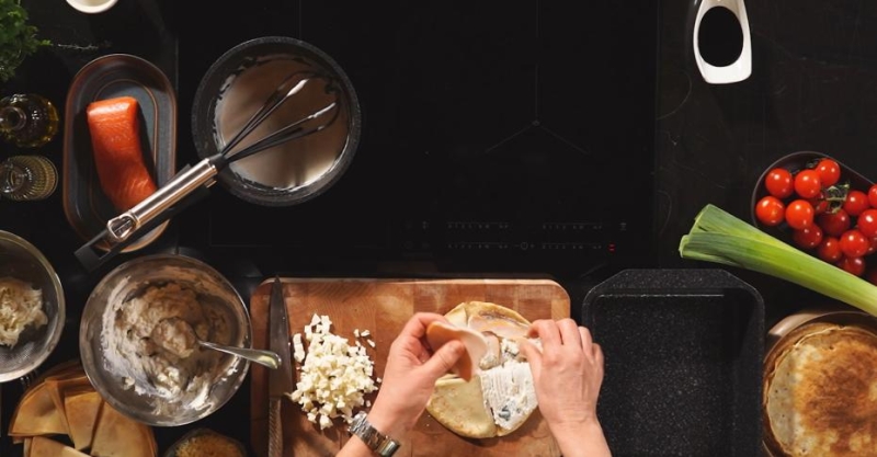 Креспелле с ветчиной и моцареллой