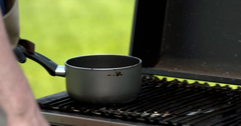 Стейк рибай с перечным соусом и салат с картофелем