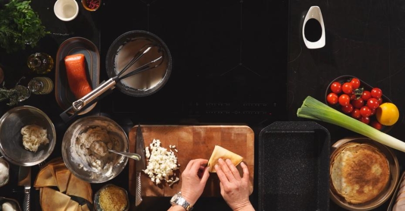 Креспелле с ветчиной и моцареллой