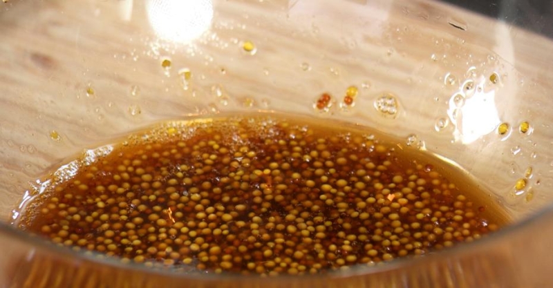 Свиная рулька в глазури с тушёной капустой