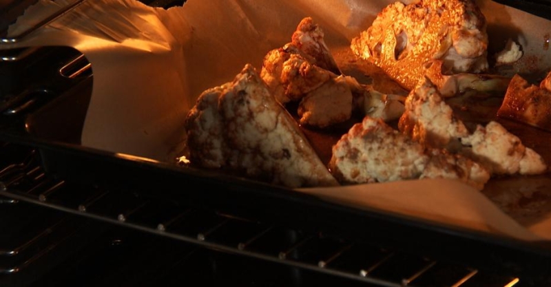 Цветная капуста с сырным соусом