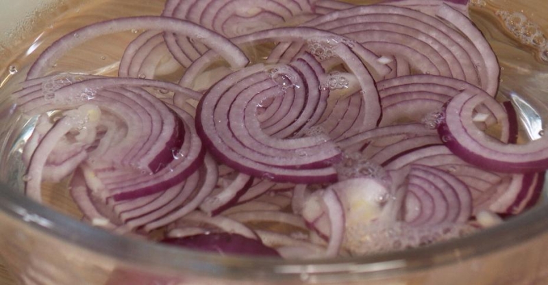 Салат с манго и тунцом