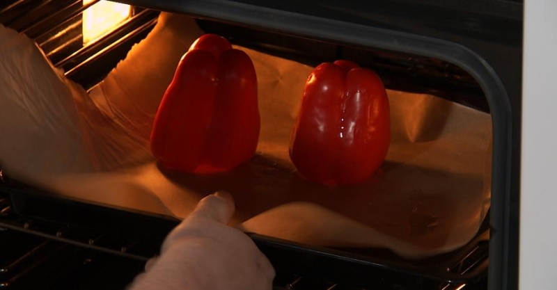 Судак папильот с соусом ромеско