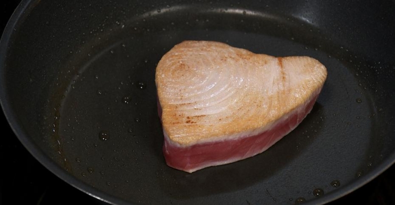 Салат с манго и тунцом