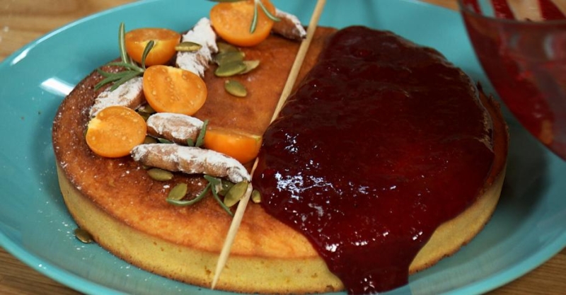 Манник с тыквой и пряным ягодным соусом