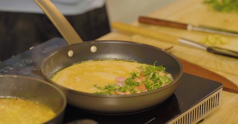 Сытный омлет с колбаской