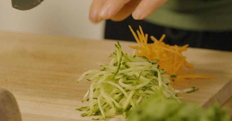 Спринг-роллы с креветками и устричным соусом