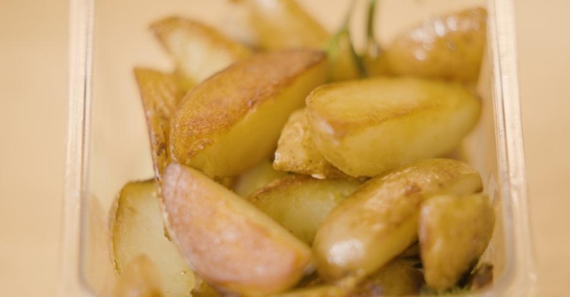 Отбивные с золотистым картофелем