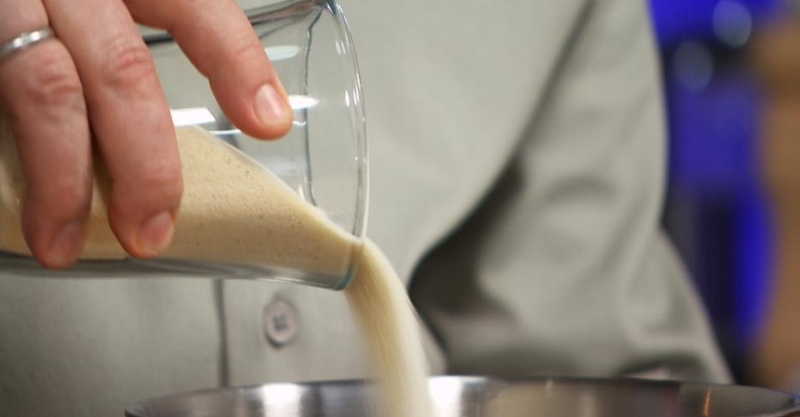 Манник с тыквой и пряным ягодным соусом