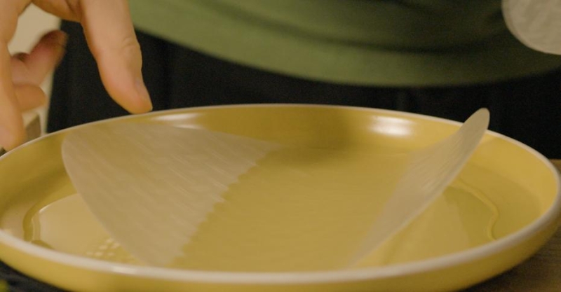 Спринг-роллы с креветками и устричным соусом