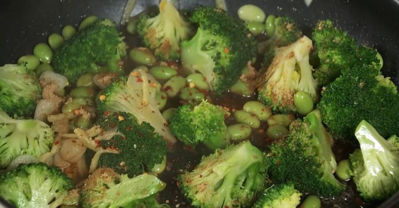 Филе лосося в апельсиновой глазури с гречневой лапшой