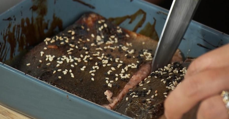 Филе лосося в апельсиновой глазури с гречневой лапшой