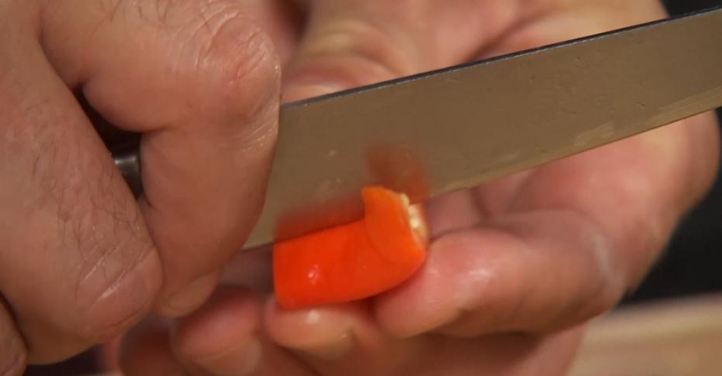 Бургер с сальсой из жареного ананаса