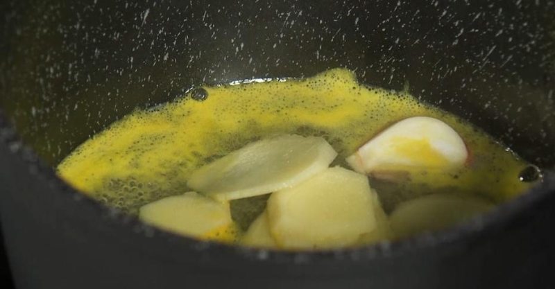 Филе лосося в апельсиновой глазури с гречневой лапшой