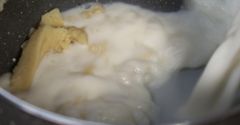 Версия бефстроганов в сливочно-горчичном соусе и картофельным пюре