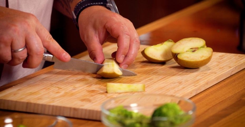 Сибас с зелёным пюре и соусом