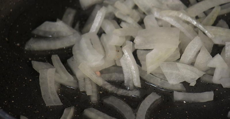 Версия бефстроганов в сливочно-горчичном соусе и картофельным пюре