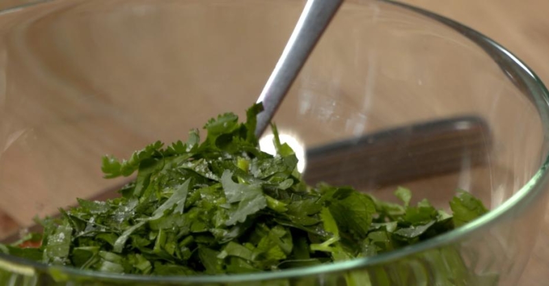 Салат с авокадо и мятой