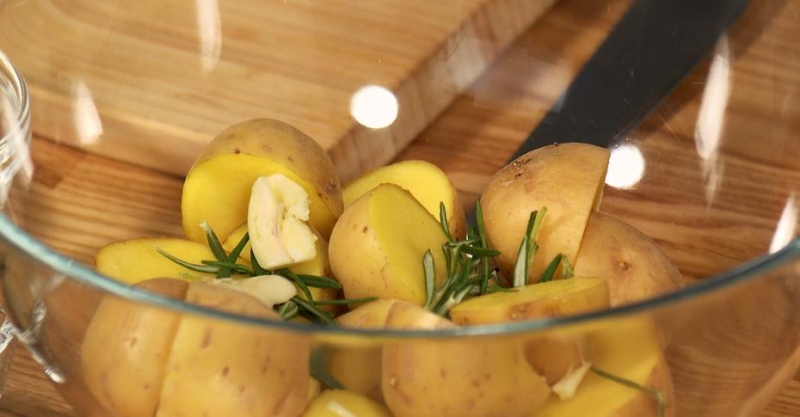 Отбивная с печёным картофелем