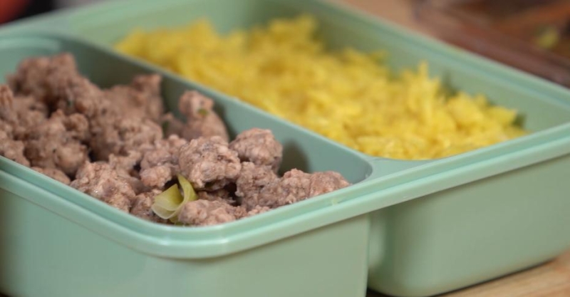 Сочные мини-фрикадельки и рис с карри