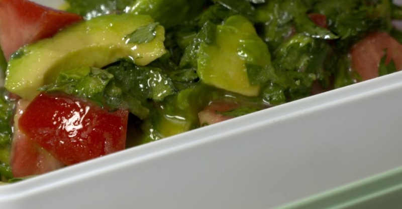 Салат с авокадо и мятой