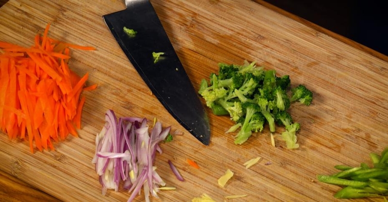 Лапша унаги с овощами и рыбой