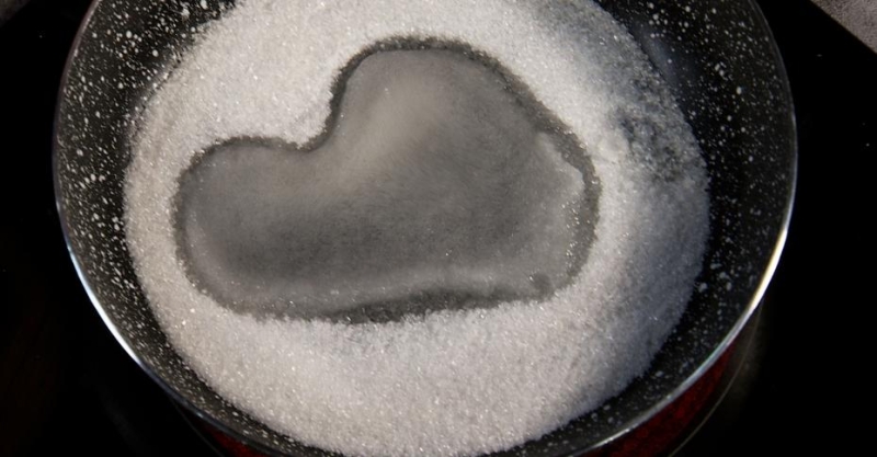 Яблочные пончики в карамели