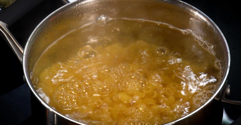 Паста а-ля Альфредо и курица в красной панировке