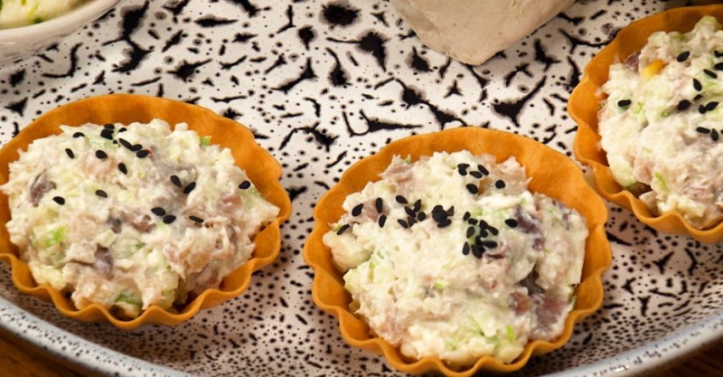 Тарталетки со скумбрией, сливочным сыром и хреном