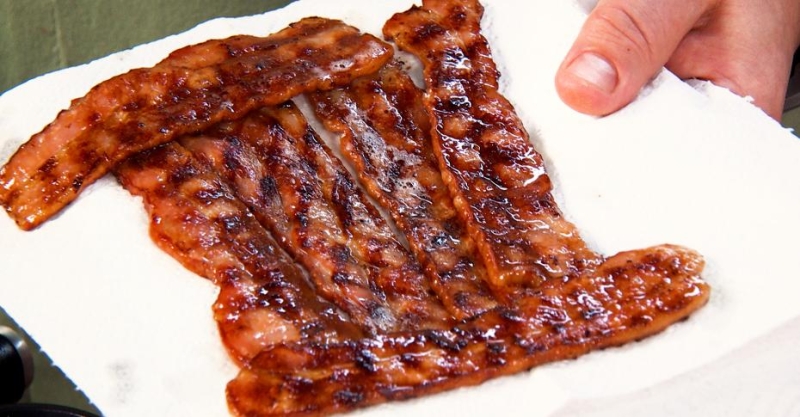 Панкейки с беконом и кленовым сиропом