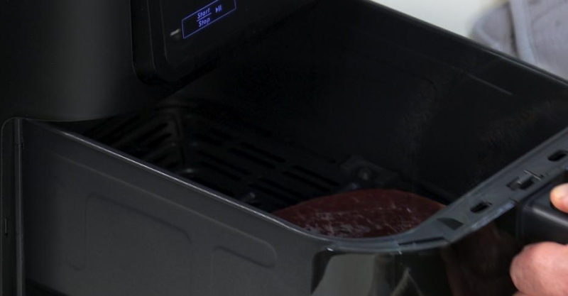 Говяжий стейк с гарниром из моркови