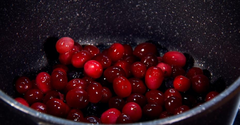 Свинина с ягодным соусом