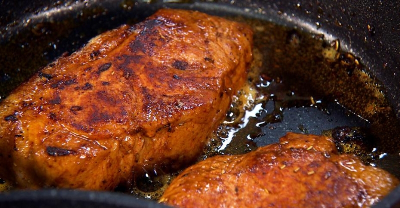 Свинина с ягодным соусом