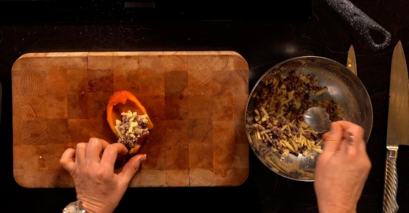 Закусочные рулетики из перцев