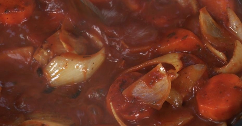 Томленая говяжья голяшка