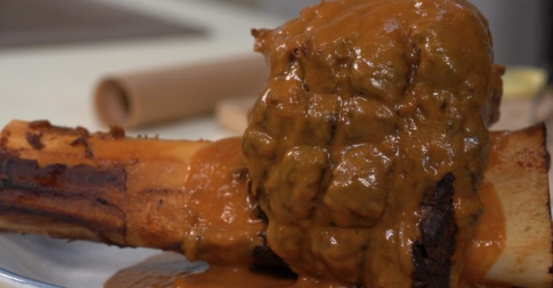 Томленая говяжья голяшка