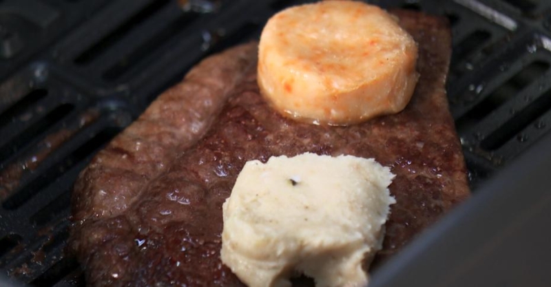 Говяжий стейк с гарниром из моркови