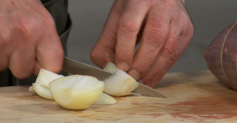 Томленая говяжья голяшка